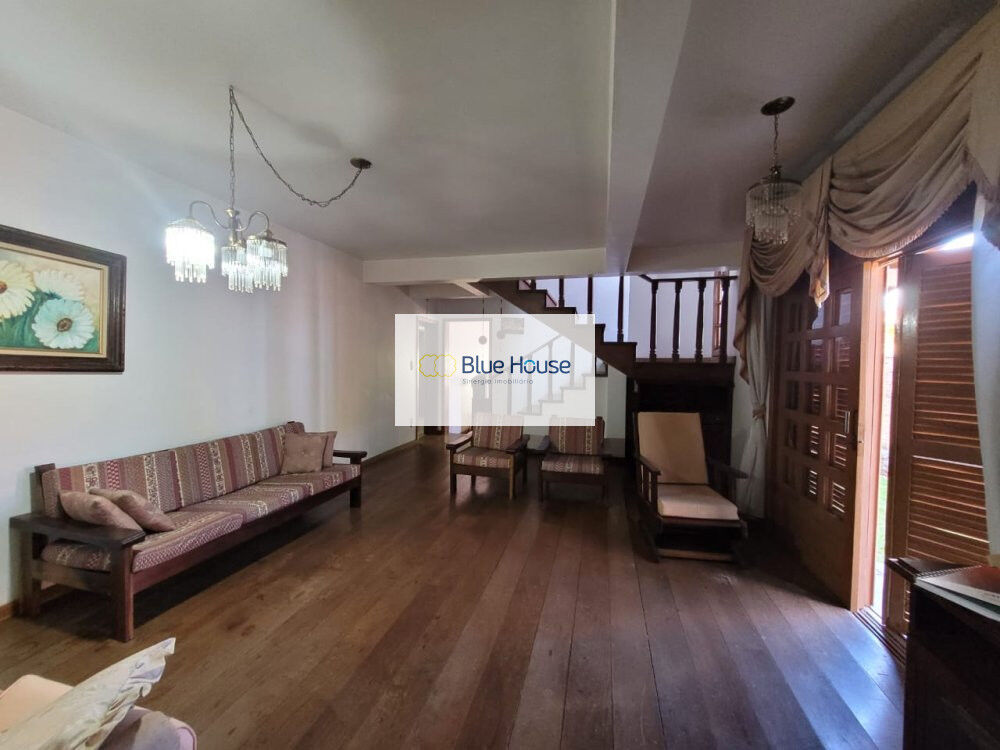 Casa à venda com 5 quartos, 256m² - Foto 4