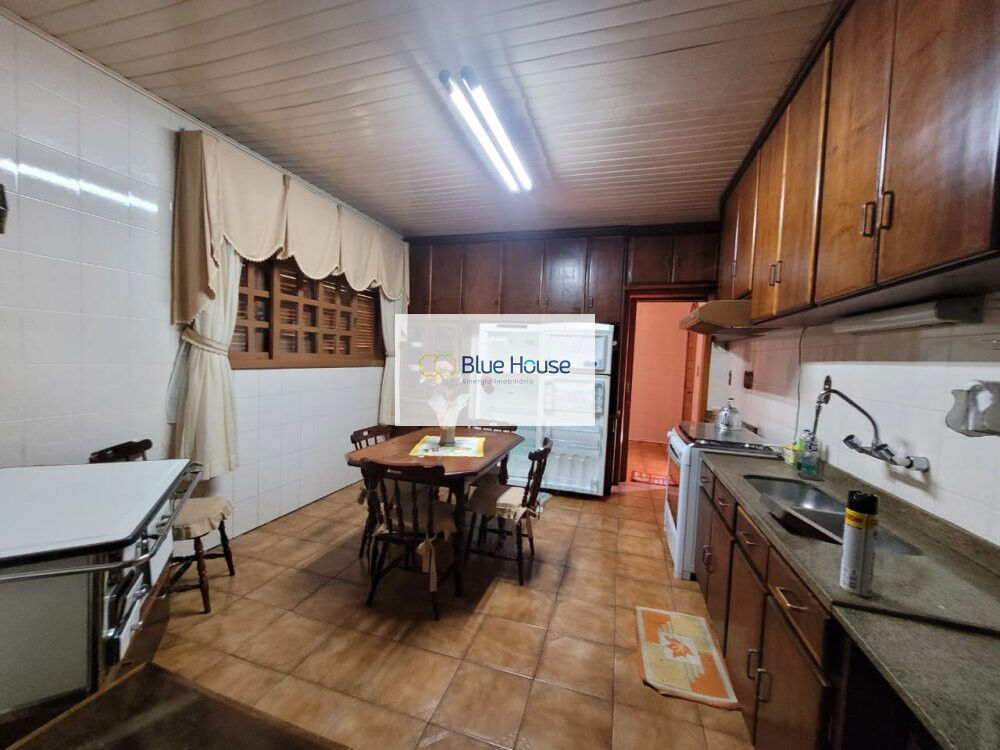 Casa à venda com 5 quartos, 256m² - Foto 6