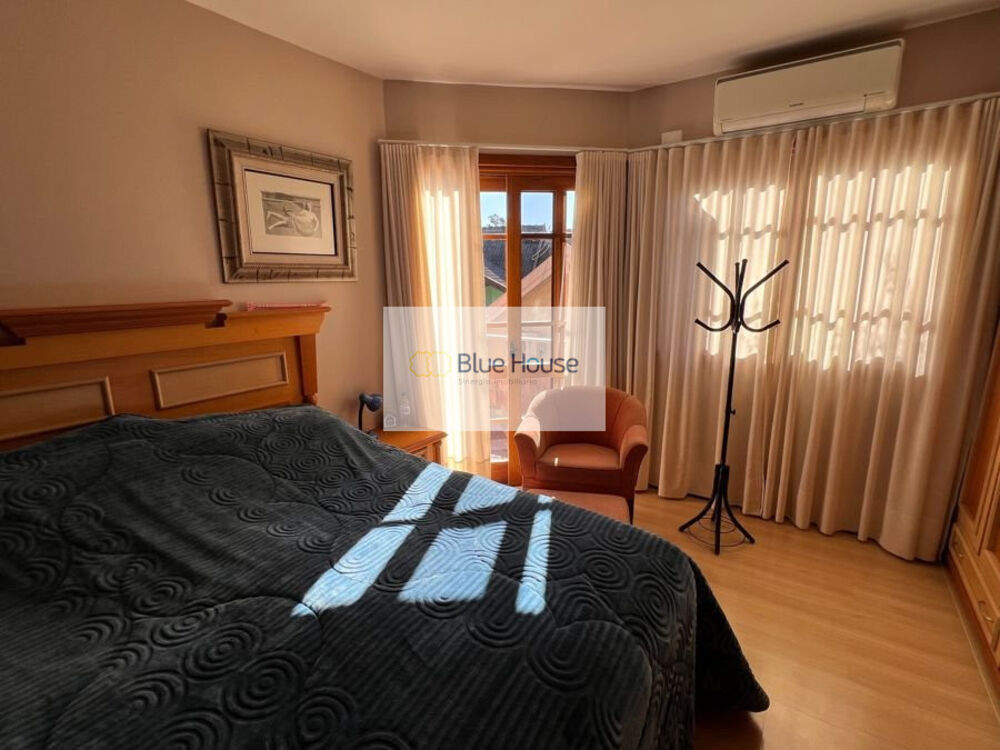 Casa à venda com 3 quartos, 300m² - Foto 8