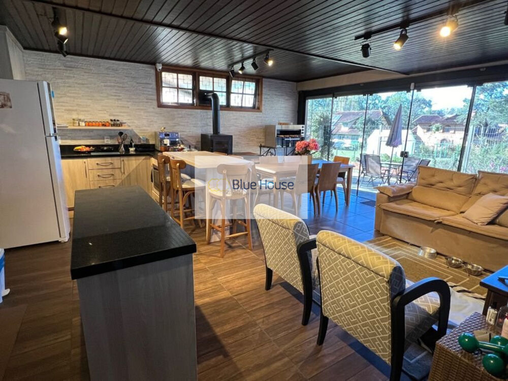 Casa à venda com 3 quartos, 300m² - Foto 9
