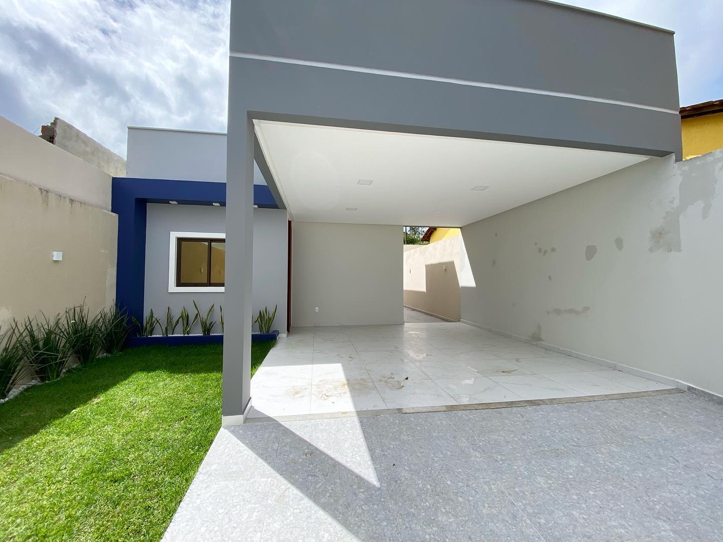 Casa à venda com 3 quartos, 100m² - Foto 1