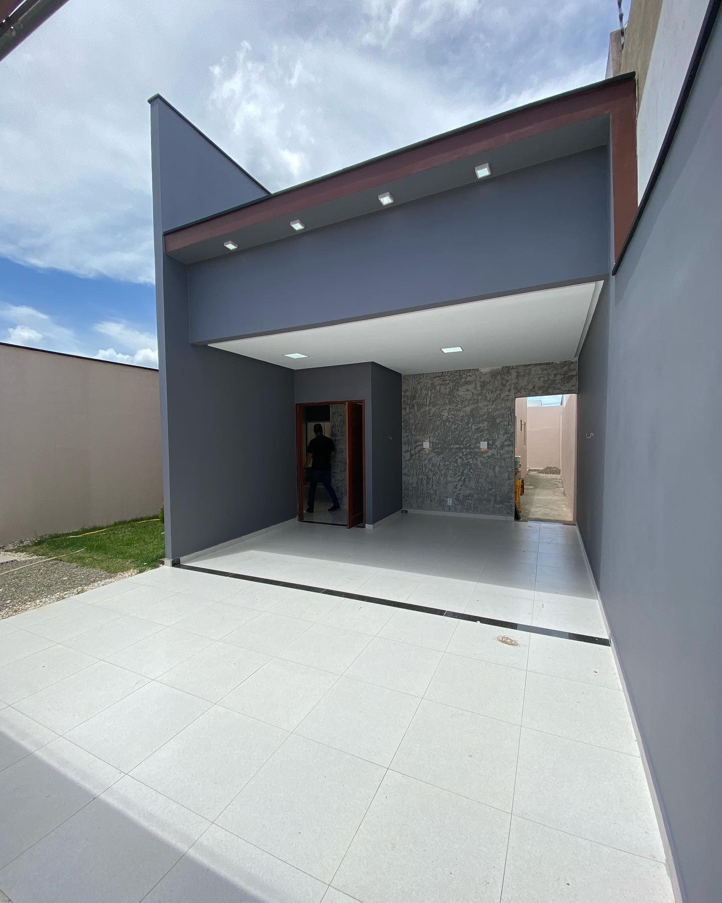 Casa à venda com 3 quartos, 100m² - Foto 1