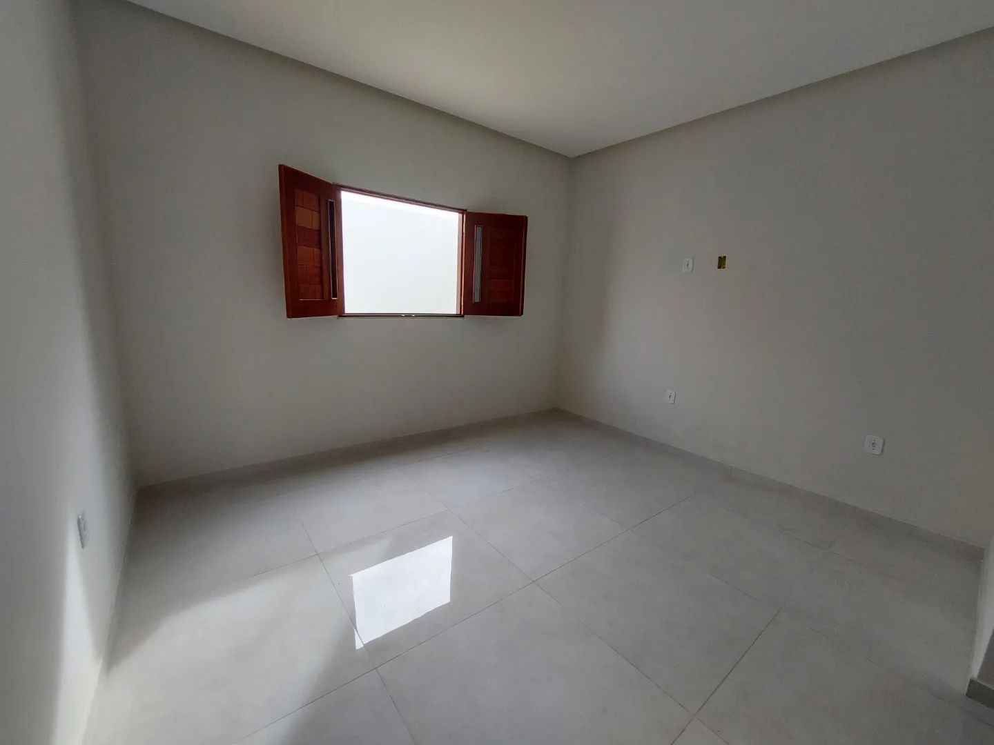 Casa à venda com 3 quartos, 100m² - Foto 4