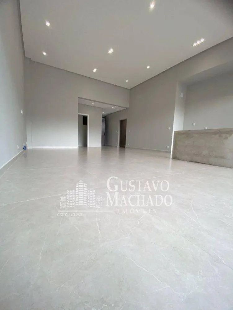 Casa, 3 quartos, 215 m² - Foto 1