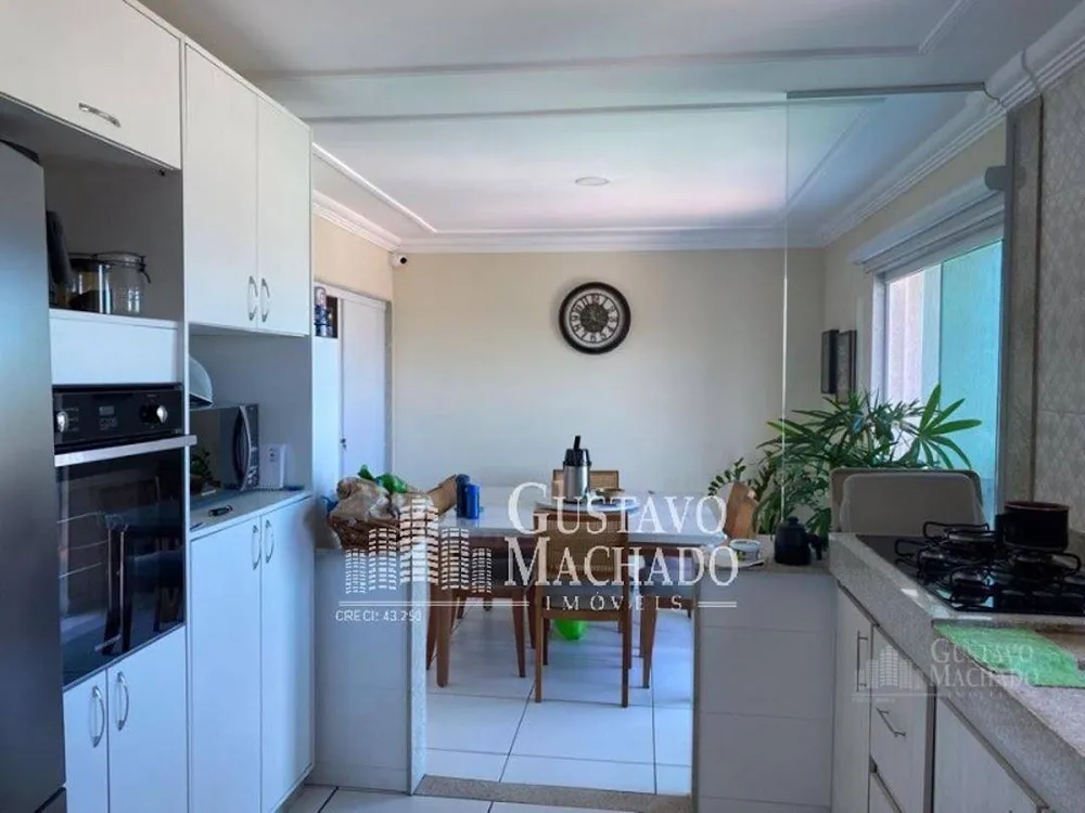 Casa, 3 quartos, 241 m² - Foto 2