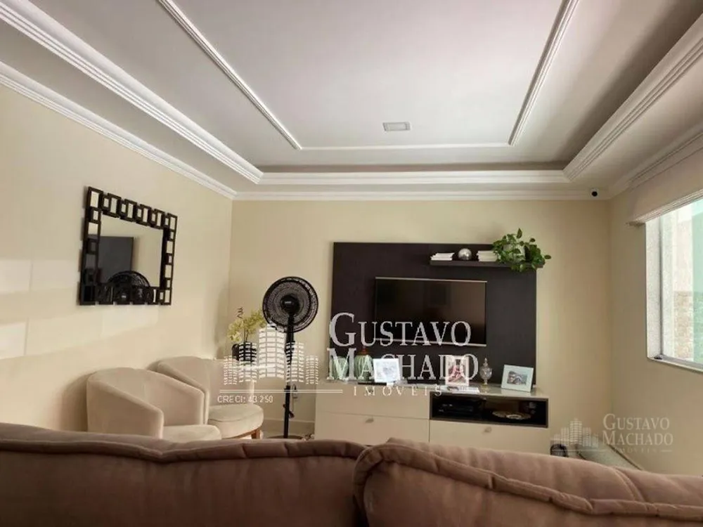 Casa, 3 quartos, 241 m² - Foto 1