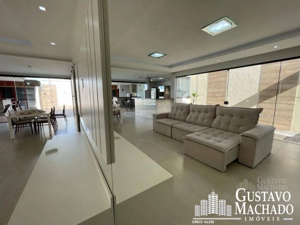 Casa, 3 quartos, 216 m² - Foto 2