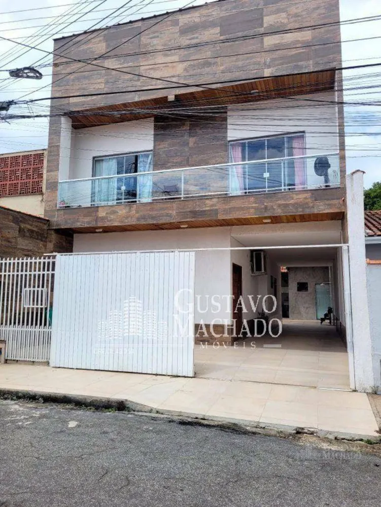 Casa, 3 quartos, 228 m² - Foto 1