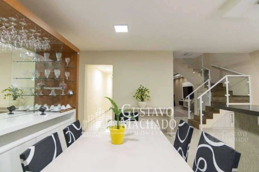 Casa, 4 quartos, 240 m² - Foto 2