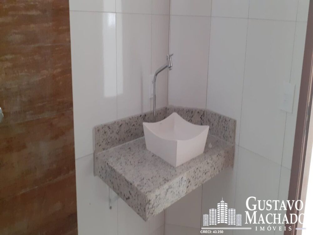 Casa à venda com 2 quartos, 65m² - Foto 3