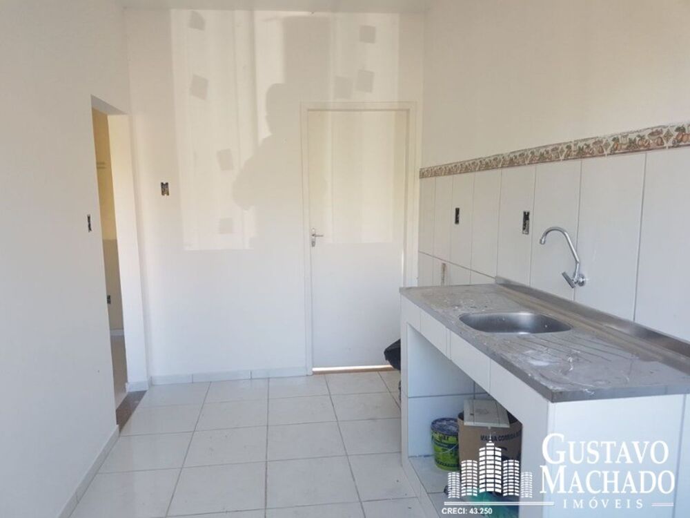 Casa à venda com 2 quartos, 65m² - Foto 1