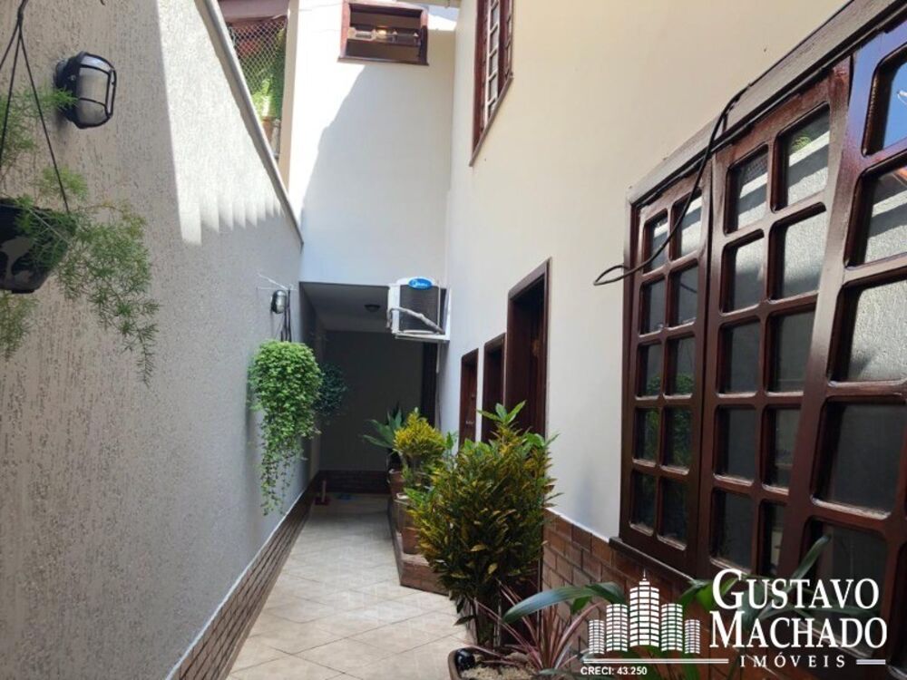 Casa à venda com 4 quartos, 600m² - Foto 1