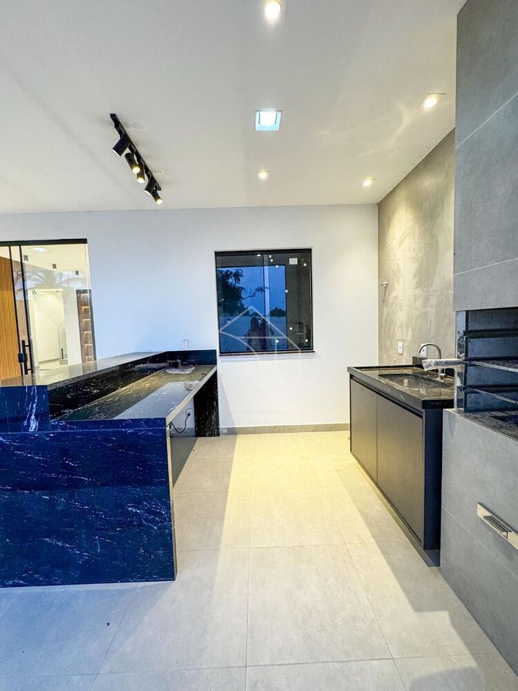 Casa de Condomínio à venda com 4 quartos, 299m² - Foto 3