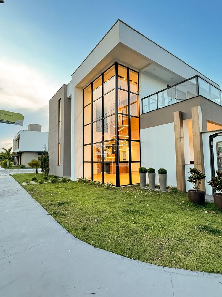 Casa de Condomínio à venda com 4 quartos, 299m² - Foto 1