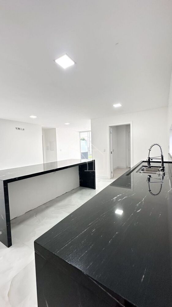 Casa de Condomínio à venda com 4 quartos, 380m² - Foto 3
