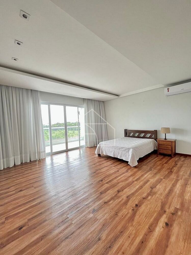 Casa de Condomínio à venda com 3 quartos, 300m² - Foto 3