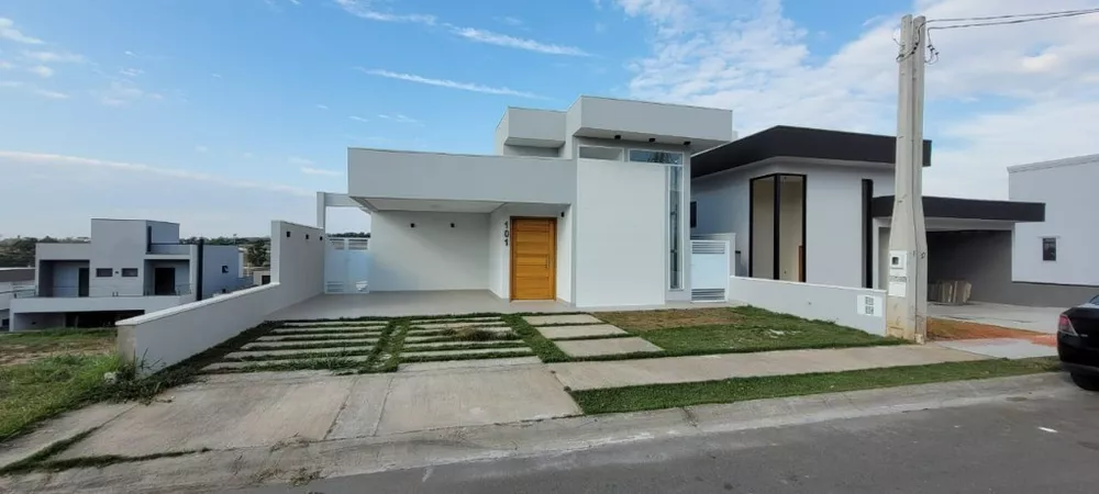 Casa à venda com 3 quartos, 176m² - Foto 1