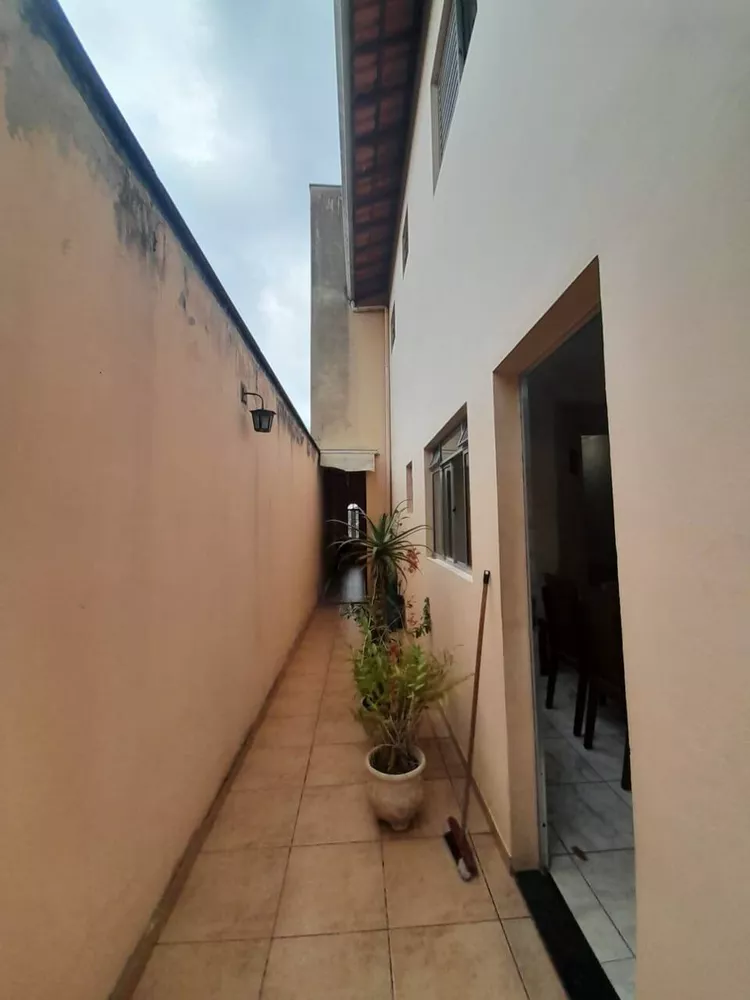 Casa à venda com 3 quartos, 110m² - Foto 1