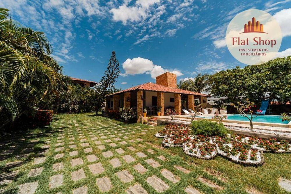 Casa à venda com 3 quartos, 266m² - Foto 1