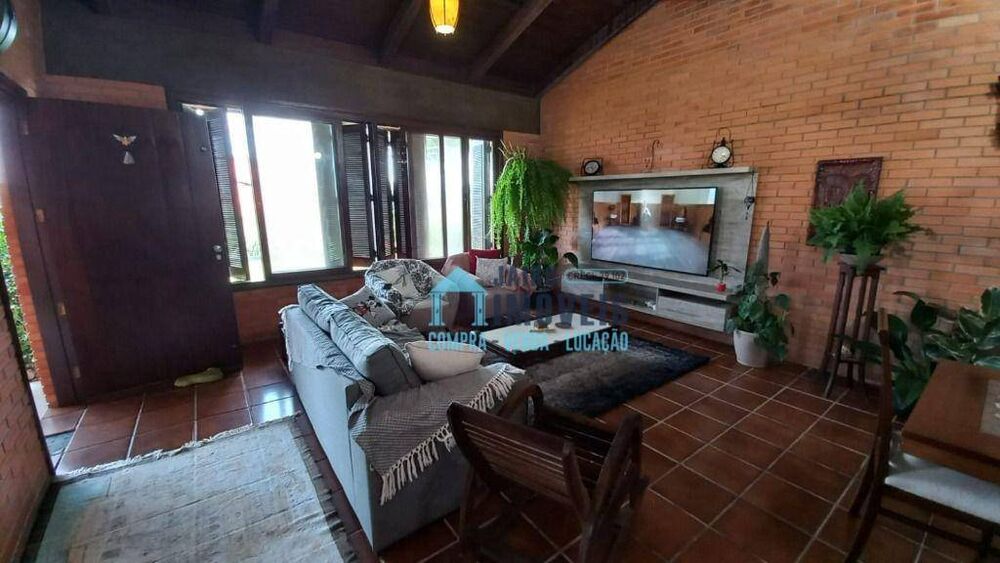 Casa, 3 quartos, 290 m² - Foto 1
