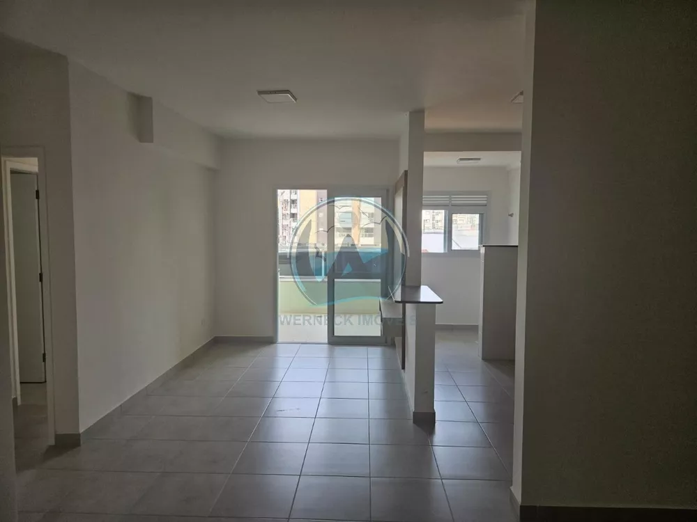 Apartamento à venda com 2 quartos, 67m² - Foto 2