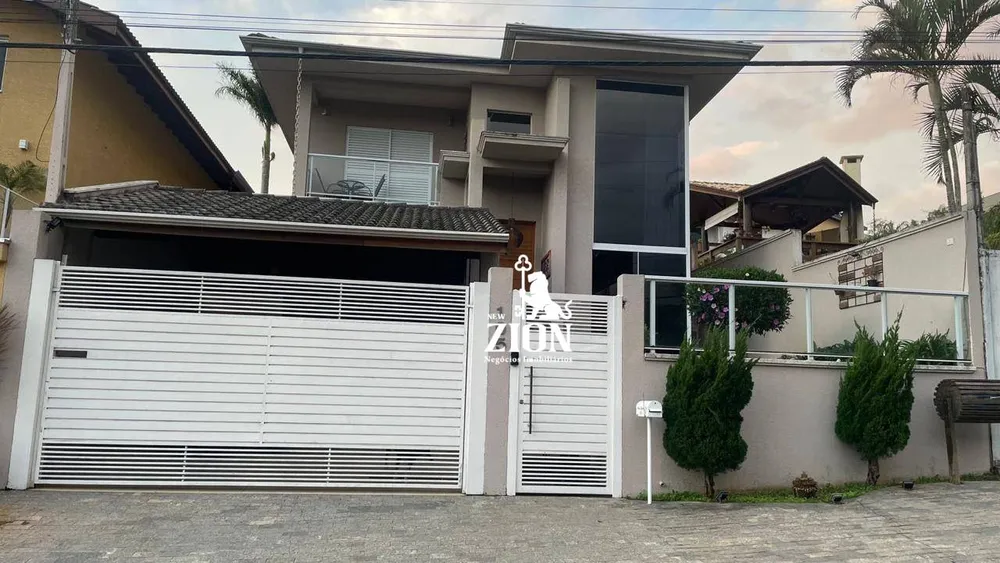 Casa, 3 quartos, 233 m² - Foto 1