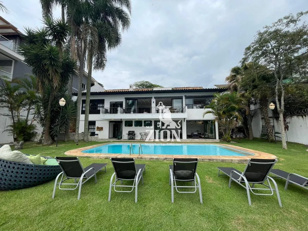 Casa à venda com 6 quartos, 550m² - Foto 1