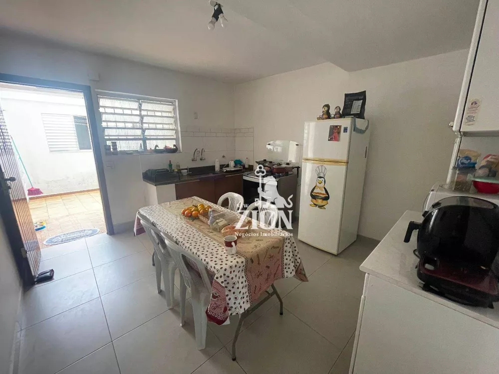 Sobrado à venda com 2 quartos, 100m² - Foto 2