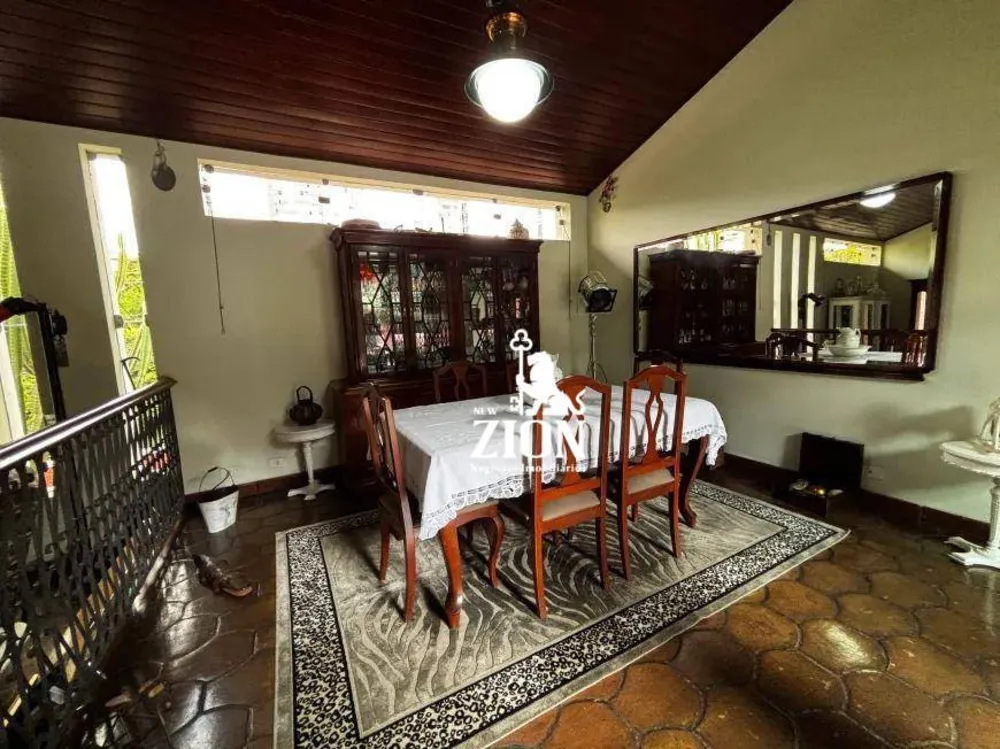 Casa, 5 quartos, 330 m² - Foto 1
