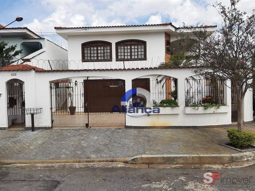 Casa à venda com 3 quartos, 600m² - Foto 1