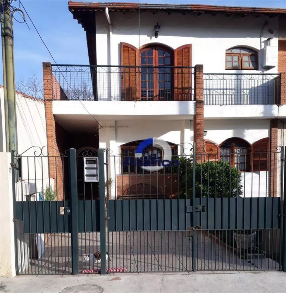 Sobrado à venda com 3 quartos, 246m² - Foto 1