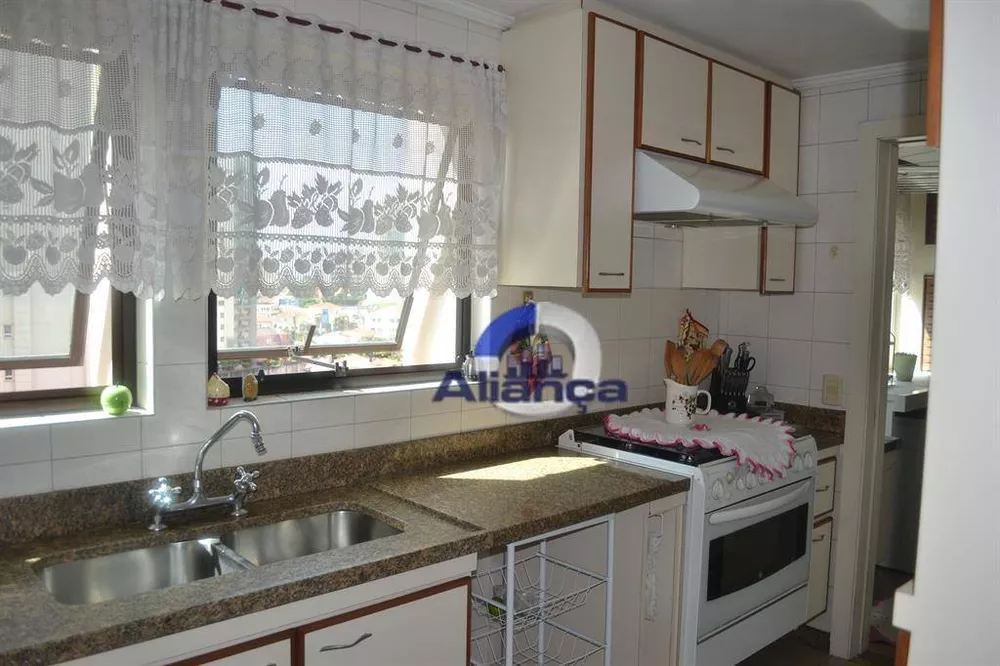 Apartamento à venda com 4 quartos, 218m² - Foto 4