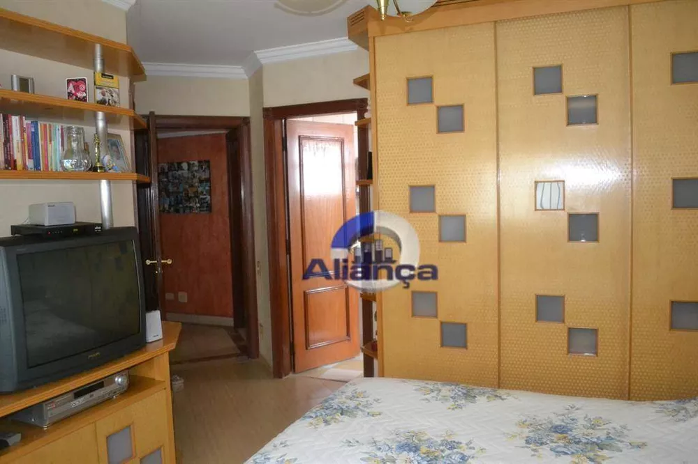 Apartamento à venda com 4 quartos, 218m² - Foto 2