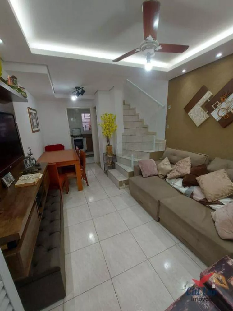 Sobrado à venda com 2 quartos, 63m² - Foto 1