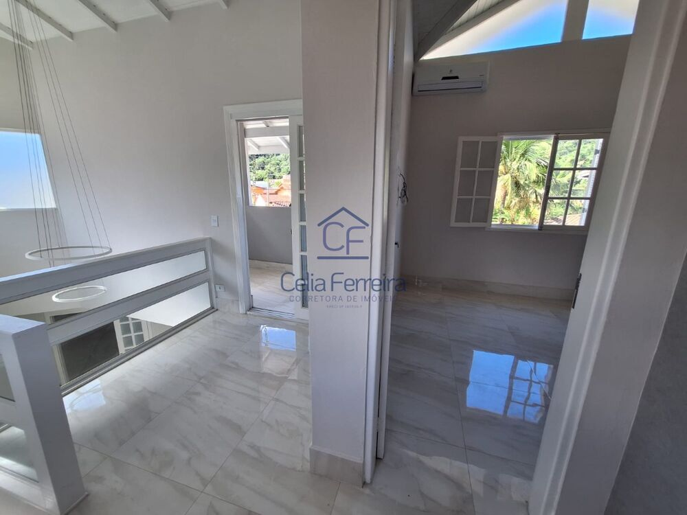 Casa de Condomínio à venda com 4 quartos, 220m² - Foto 3