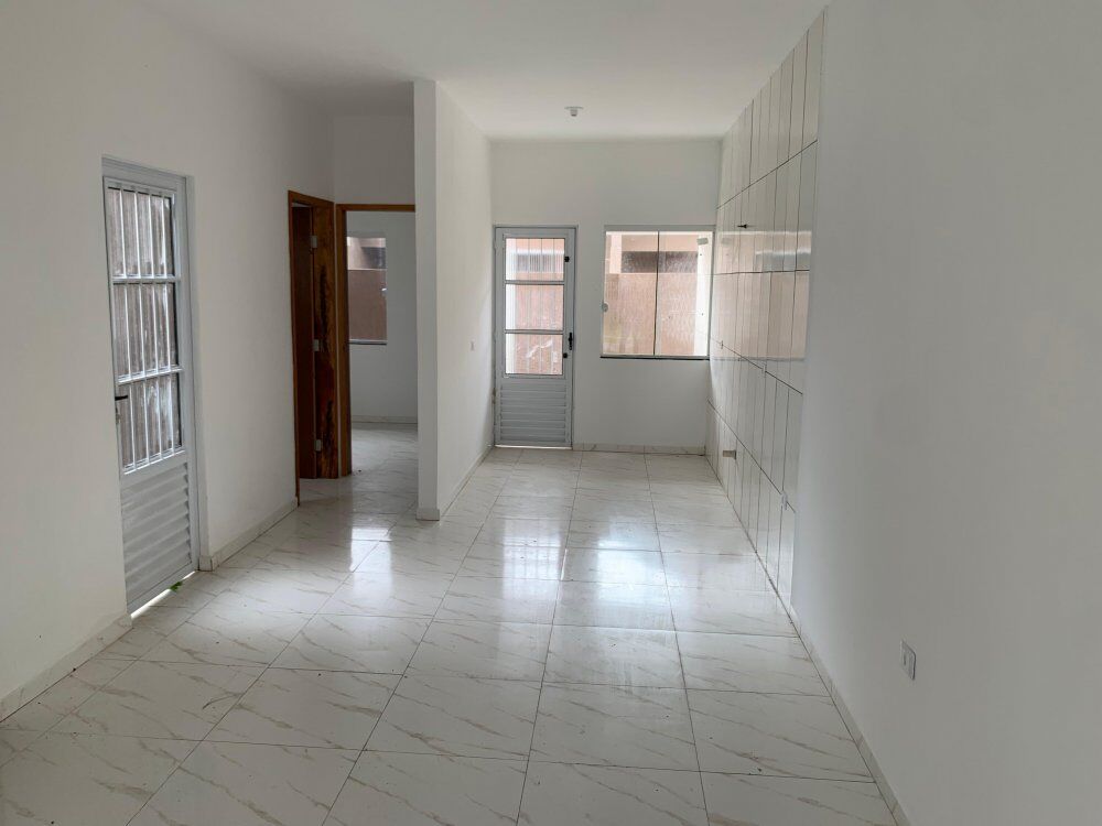 Casa à venda com 3 quartos, 70m² - Foto 3