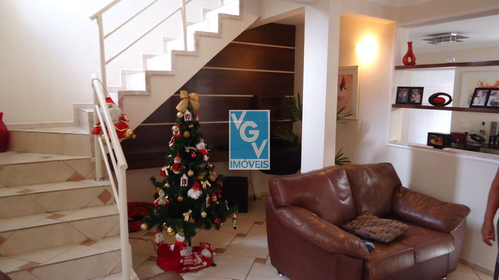 Casa à venda com 2 quartos, 146m² - Foto 2