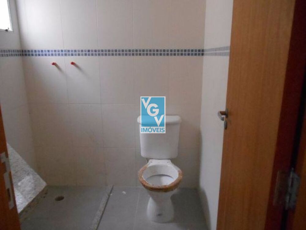 Casa à venda com 2 quartos, 57m² - Foto 4