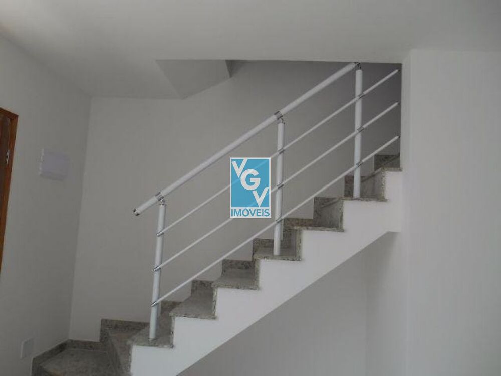 Casa à venda com 2 quartos, 57m² - Foto 2