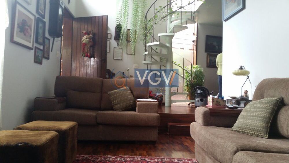 Casa à venda com 4 quartos, 200m² - Foto 4