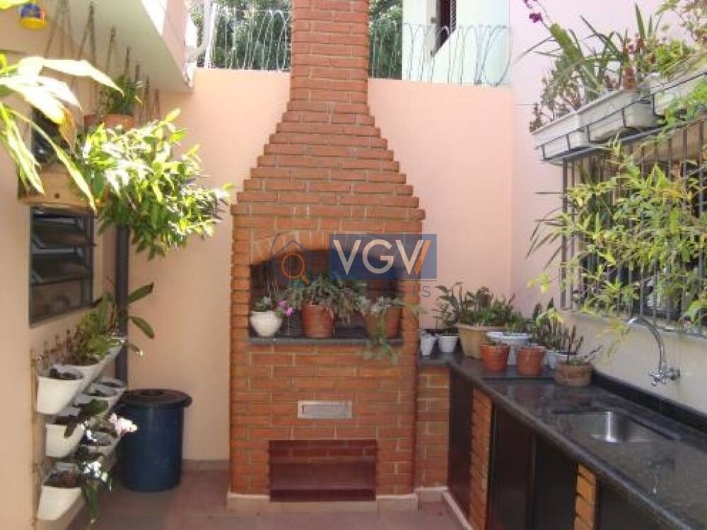 Casa à venda com 3 quartos, 200m² - Foto 1