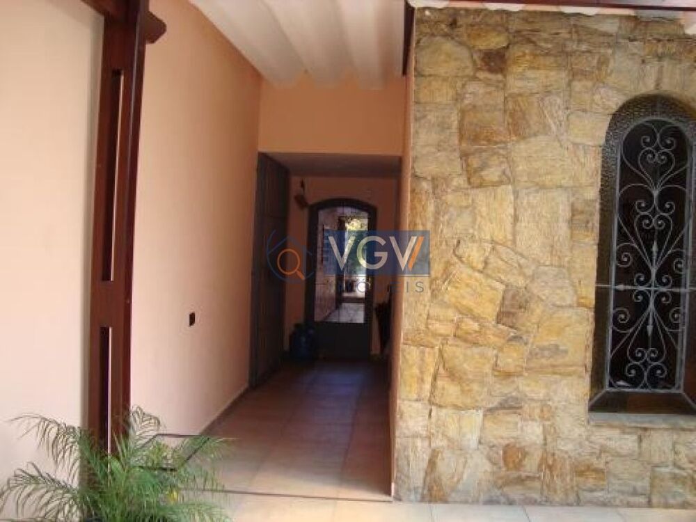 Casa à venda com 3 quartos, 200m² - Foto 4