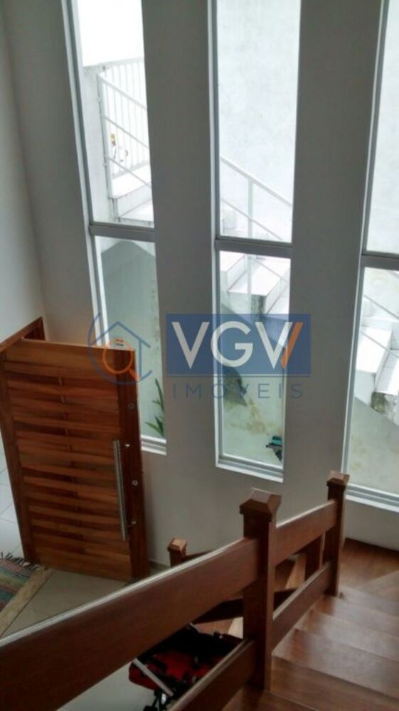Casa, 5 quartos, 207 m² - Foto 1