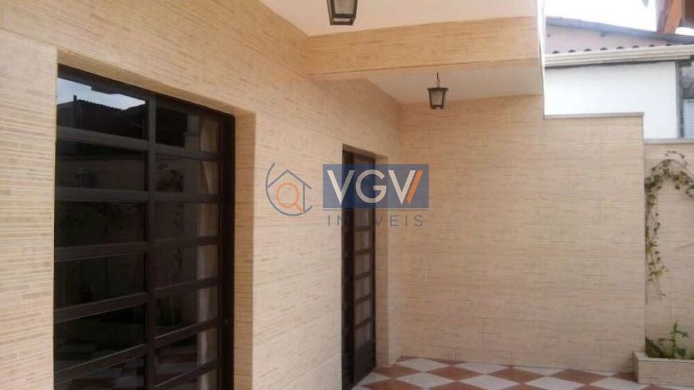 Casa à venda com 3 quartos, 200m² - Foto 1