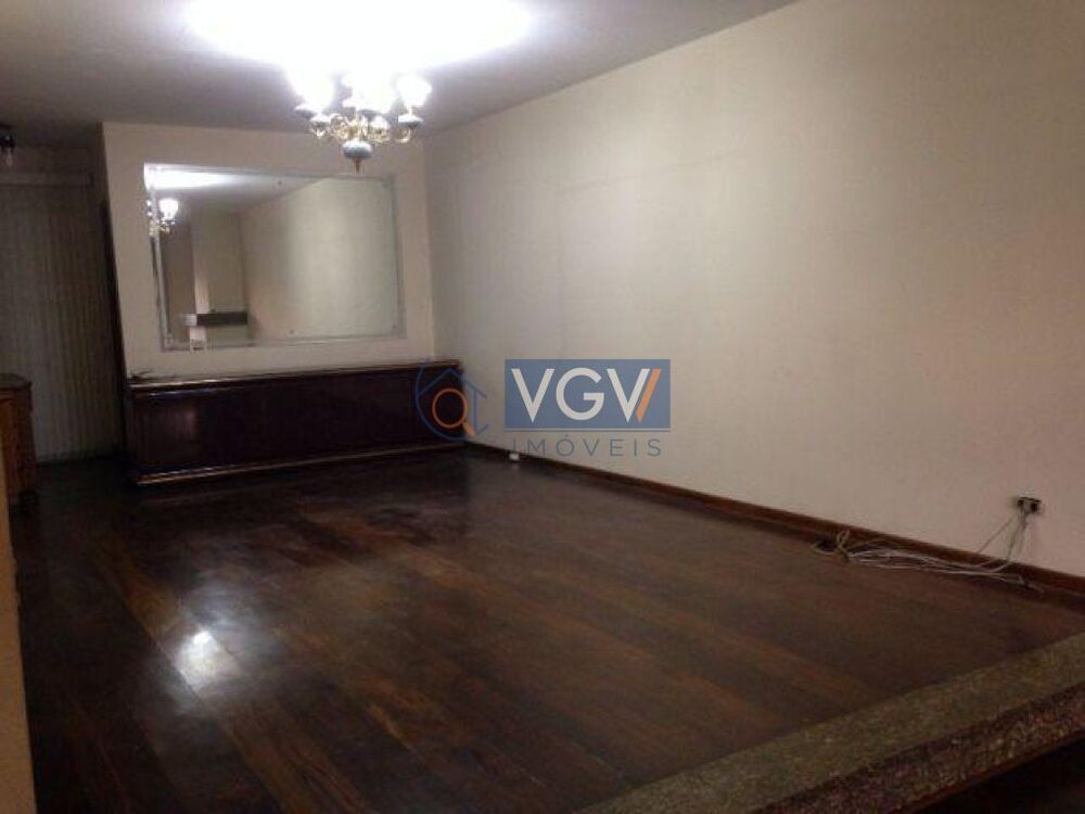 Casa à venda com 4 quartos, 300m² - Foto 1