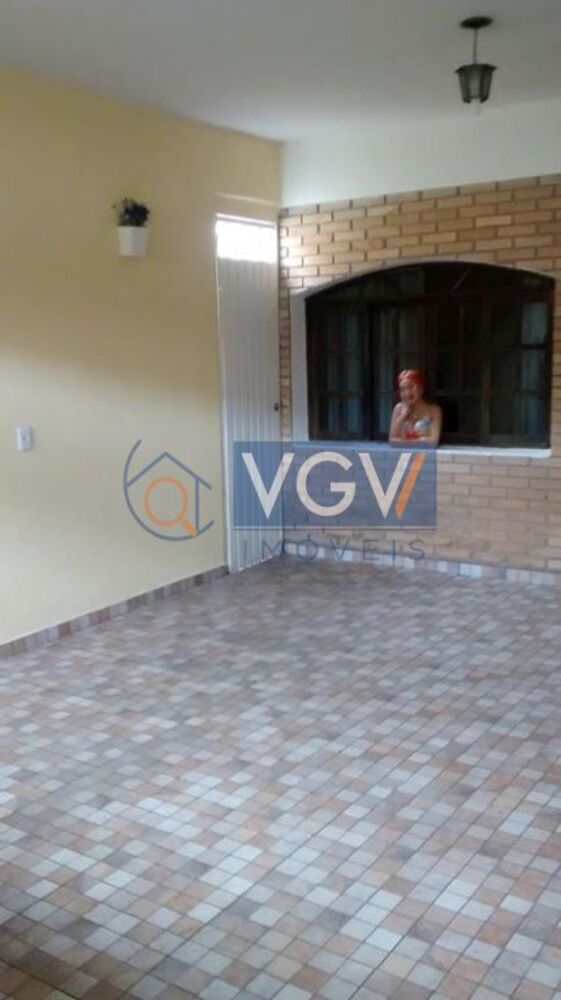 Casa à venda e aluguel com 3 quartos, 240m² - Foto 1
