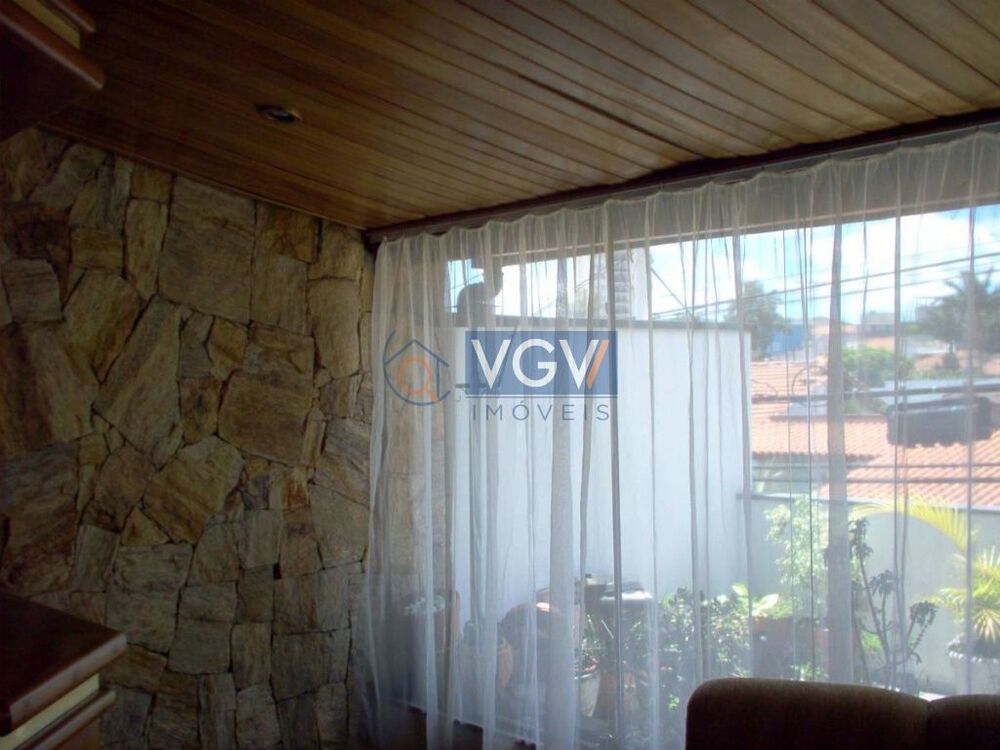 Casa à venda e aluguel com 3 quartos, 269m² - Foto 1