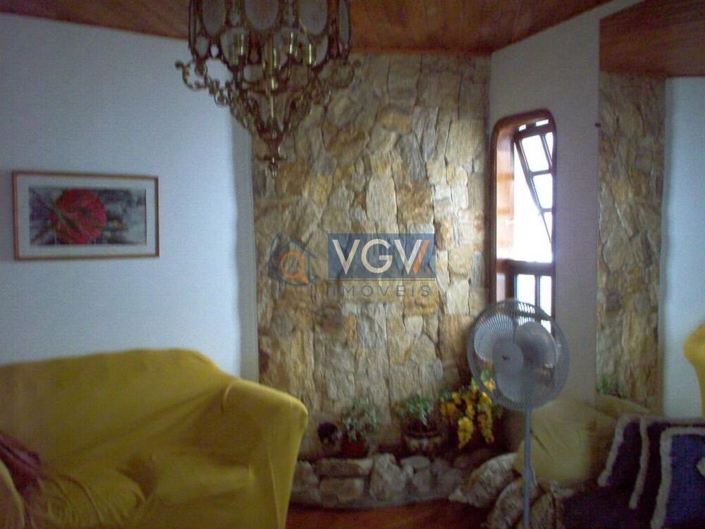 Casa à venda e aluguel com 3 quartos, 269m² - Foto 4