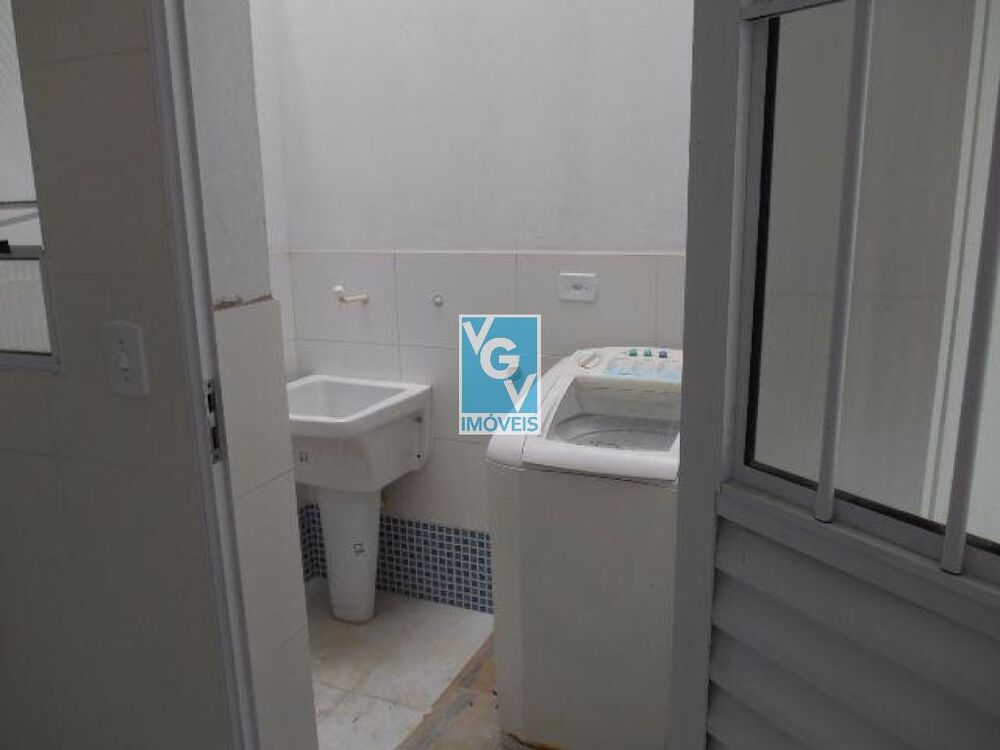 Casa à venda com 2 quartos, 57m² - Foto 1