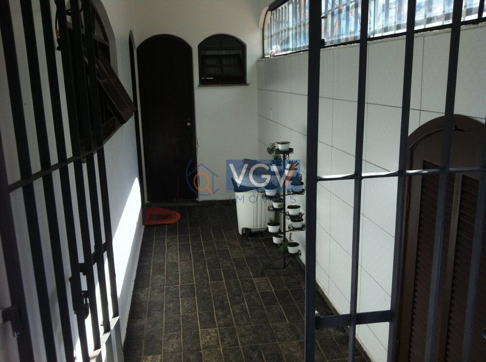 Casa à venda com 3 quartos, 243m² - Foto 4
